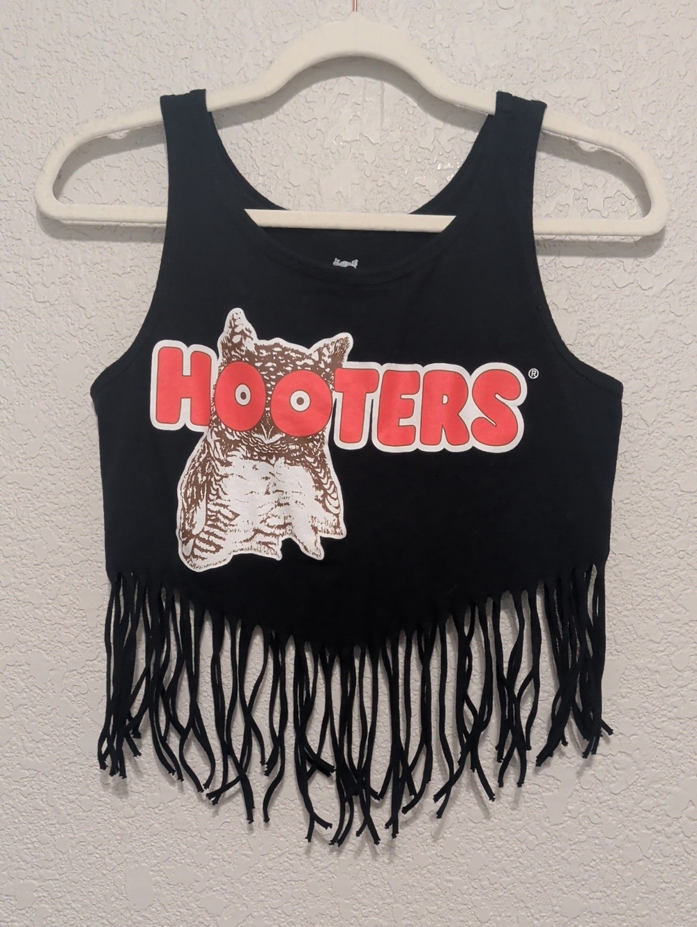 Hooters black cropped owl logo fringe hem tank top